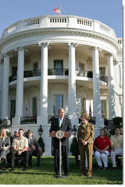 Standing with Mrs. Laura Bush, President George W. Bush addresses military support organizations Tuesday, Sept. 18, 2007, on the South Lawn. “I feel a very strong obligation, since it was my decision that committed young men and women into combat, to make sure our veterans who are coming back from Iraq and Afghanistan get all the help this government can possibly provide,” said President Bush. White House photo by Chris Greenberg